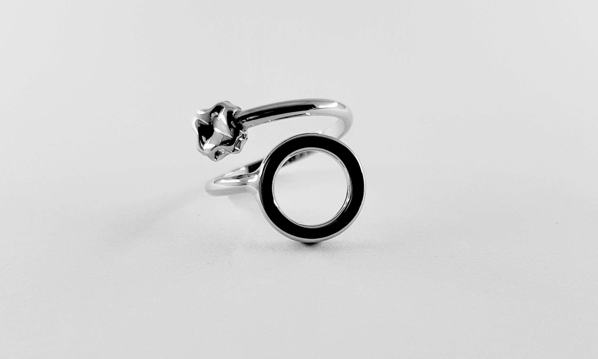 Anello in Argento 925 con Cerchio e Quadrifoglio